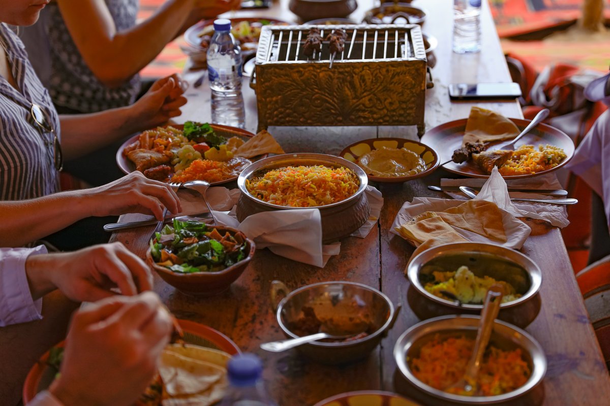 Dubaj S karavanou velbloudů vstříc zapadajícímu slunci a BBQ večeři